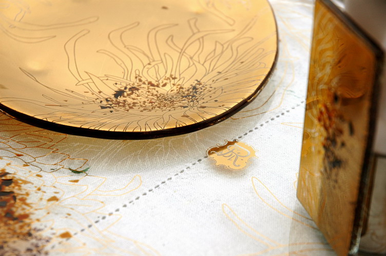 "bread and butter plate", "bread & butter plate", "bread and butter dish", "bread plate", "butter plate", "butter dish", "side plate", "glass plate", "plate design", "gold plate", "Glass Studio", "St Regis Singapore"
