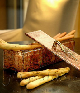 breadsticks_basket