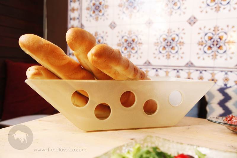 glass-baguette-basket