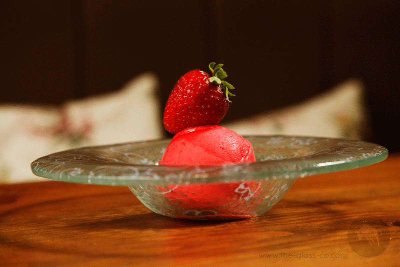 glass-ice-cream-bowl