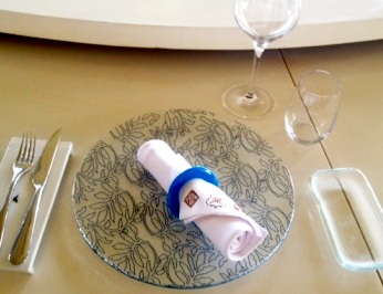 "table setting", "restaurant table setup", "table presentation", "show plate", "restaurant dinnerware", "glass dinnerware", "seafood restaurant", "Glass Studio", "St Regis Sanya Yalong Bay"