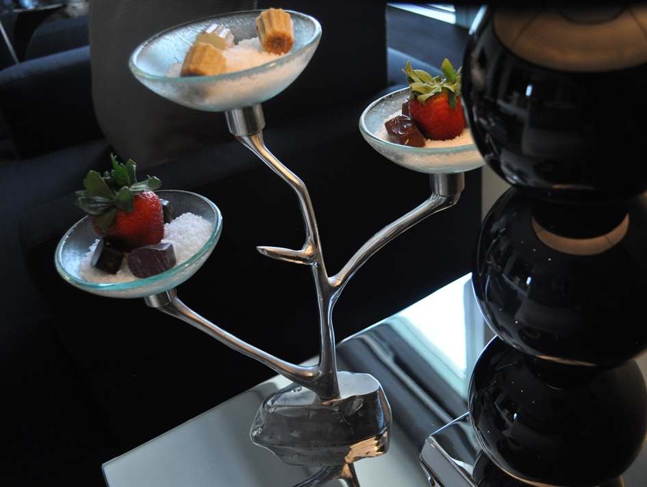 "amenity stand", "3 tier stand", "dessert stand", "amenity", "welcome amenity", "Glass Studio", "Sofitel Abu Dhabi", "Sofitel Abu Dhabi Corniche"