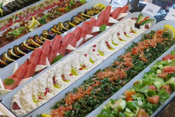 "serving platters", "glass serving platters", "buffet platters", "appetizer platters", "buffetware", "buffet ware", "buffet presentation", "Glass Studio", "Sofitel Abu Dhabi Corniche"