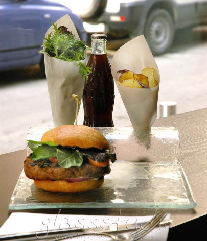 gastrorub restaurant,gourmet burger, burger and fries, gastrobup, gastro pub food, glass dinner plate, burger plate, burger dish, Glass Studio