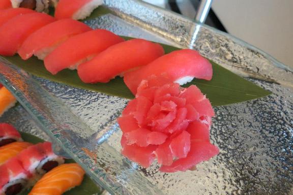"sushi platter", "sushi presentation", "serving platter", "glass platter", "buffet platter", "buffet presentation", "buffet ware", "Glass Studio", "Sofitel Abu Dhabi Corniche"